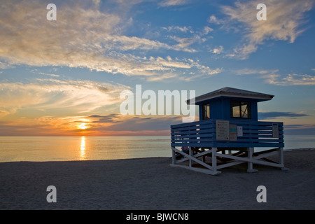 Coucher de soleil sur le golfe du Mexique de Venice Beach en Floride Venise Banque D'Images