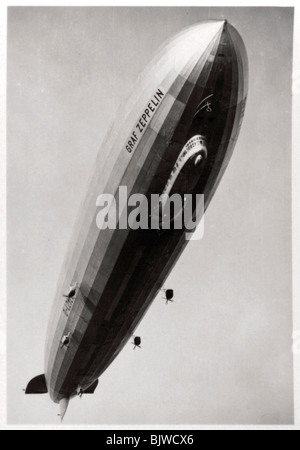 Dirigeable LZ 127 "Graf Zeppelin", vu d'en bas, 1933. Artiste : Inconnu Banque D'Images
