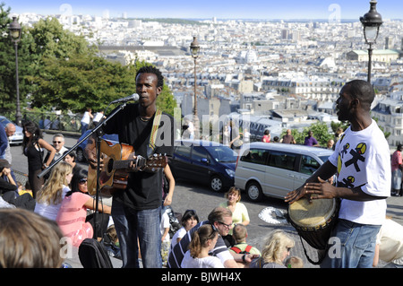 Des musiciens de rue à Montmartre, Paris Banque D'Images