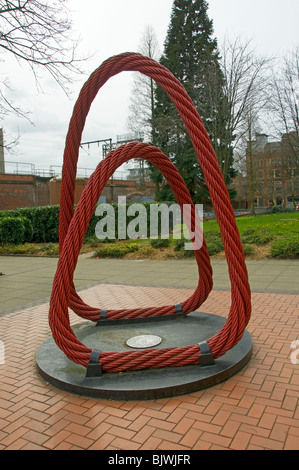 Le passage de la technologie, une sculpture par Axel Wolkenhauer. Campus de l'UMIST, Manchester, Angleterre, RU Banque D'Images