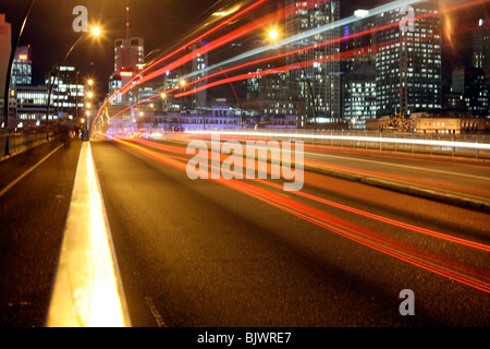 La vitesse de circulation flou Manuel technique, Road, South Bank, Brisbane, Australie Banque D'Images