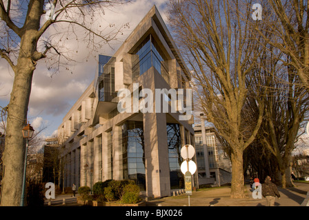 Paris, France, Architecture commerciale, immeuble de bureaux moderne, banlieue, structure en béton armé « Randstad Corp. » Banque D'Images