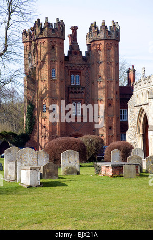 La tour du doyenné, Hadleigh, Suffolk à l'origine, la porterie maintenant tout ce qui reste d'un palais construit par Pykenham archidiacre en 1495. Banque D'Images