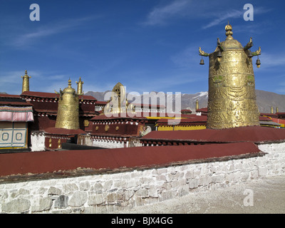 Le toit du monastère Jokhang, Lhassa, Tibet Banque D'Images