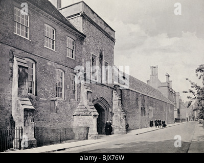 Winchester College. La façade nord vu de la direction de Wolvesey Palace vers 1930. Banque D'Images