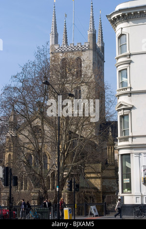 Vue de la cathédrale de Southwark (à partir de la station London Bridge), Londres, Angleterre. Banque D'Images