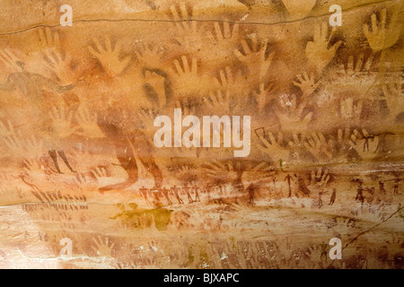 L'art rupestre dans le Mestakawi grotte dans la région de Wadi Sura Gilf Kebir région du désert occidental. 2010 Banque D'Images