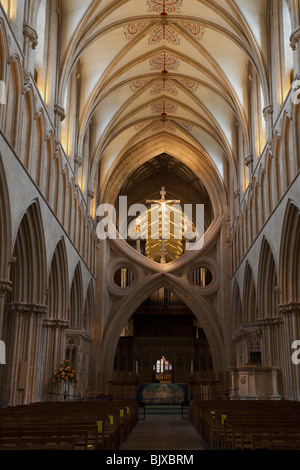 Arches et ciseaux intérieur nef Cathédrale Wells Somerset England UK Royaume-Uni GB Grande-bretagne Îles britanniques Europe Banque D'Images