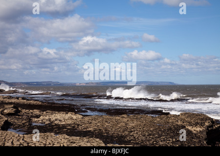 Le promontoire rocheux naturel de Filey Brigg. Rochester est un traditionnel anglais east coast resort Banque D'Images