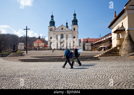 Les pèlerins à la cérémonie du Jeudi Saint, Kraków, Pologne Banque D'Images