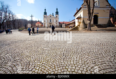 Les pèlerins à la cérémonie du Jeudi Saint, Kraków, Pologne Banque D'Images