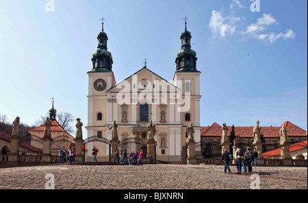 Les pèlerins à la cérémonie du Jeudi Saint, Kraków, Pologne Banque D'Images