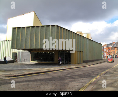 Le Nottingham contemporary art gallery, croix en semaine, le marché de la Dentelle, Nottingham, Angleterre, Royaume-Uni Banque D'Images