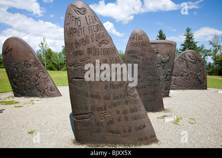 Six stèles en bronze constituent ce superbe monument de Jacques Cartier exécutés par la célèbre famille Bourgault de Saint-Jean-Port-Jol Banque D'Images