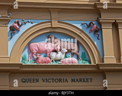 L'EXTÉRIEUR DU QUARTIER QUEEN VICTORIA MARKET MONTRANT RELIEFS D'ANIMAUX AUSTRALIE VICTORIA MELBOURNE Banque D'Images