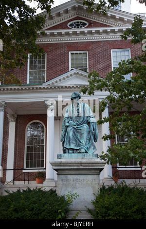 Une statue en face de la Maryland State House dans memoralizes Annapolis Roger Brooke Taney, 5e Juge en chef de l'United State Banque D'Images