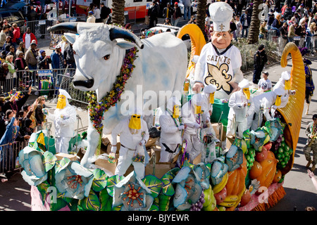 Grosse vache float, Krewe de Rex, Mardi Gras 2010, La Nouvelle-Orléans, Louisiane Banque D'Images