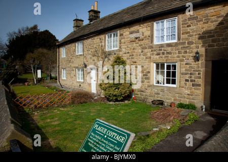 Plague Cottages dans le village d'Eyam, Derbyshire, Angleterre, Royaume-Uni. Banque D'Images