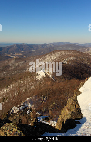 Sentier des Appalaches, sur la montagne, Little Stony Man Looking at Skyline Drive, Shenandoah National Park, Virginia, USA Banque D'Images