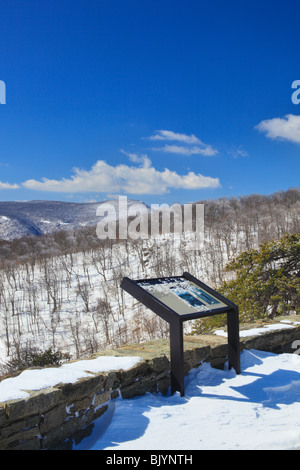 Pinnacles donnent sur, regardez l'homme Stony Mountain, Shenandoah National Park, Virginia, USA Banque D'Images