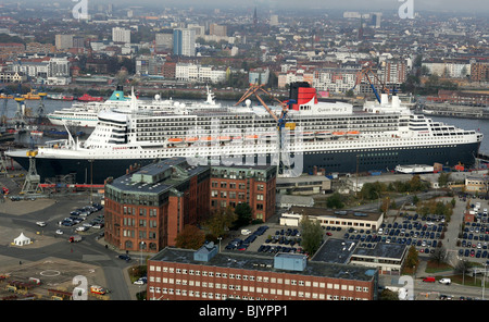 Vue générale , Vue aérienne de Hambourg, Allemagne, avec chantier naval Blohm & Voss et cruiser Queen Mary II, prise le 11 septembre 2005. Banque D'Images