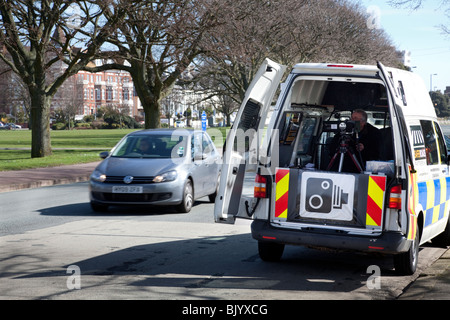 Police / sécurité vitesse Hampshire van de caméra en cours d'utilisation à Portsmouth. Banque D'Images