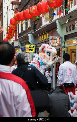 Les lions chinois pour le Nouvel An chinois cerebration dans China Town, London England UK 2010 Banque D'Images