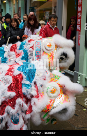 Les lions chinois pour le Nouvel An chinois cerebration dans China Town, London England UK 2010 Banque D'Images