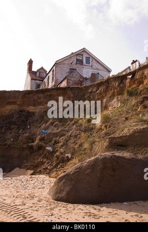 Happisburgh Bec UK - montrant l'érosion côtière Banque D'Images