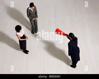 Business Woman shouting aux femmes Banque D'Images
