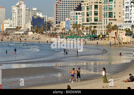 Israël, Tel Aviv beach, beach party du tambour Banque D'Images