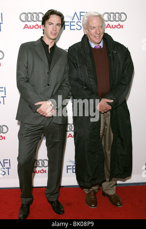 JAMES D'Arcy et Donald SUTHERLAND UN AMERICAN HAUNTING 2005 Premier Festival de l'ARCLIGHT HOLLYWOOD LOS ANGELES USA 05 novembre Banque D'Images