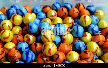 Les Britanniques et les concurrents du Championnat du Monde de billes tenue au Greyhound Pub à Tinsley Green Sussex UK Banque D'Images