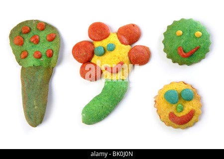 Drôles de formes colorées multicolor biscuits fond blanc Banque D'Images