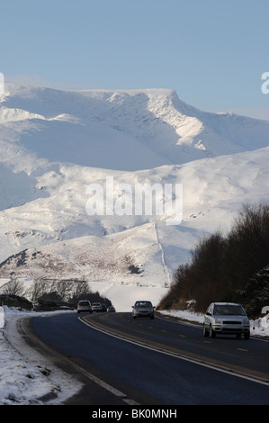 Blencathra couvertes de neige au nord de la route nationale A66 dans le Parc National du Lake District dans le nord de l'Angleterre Cumbria Banque D'Images