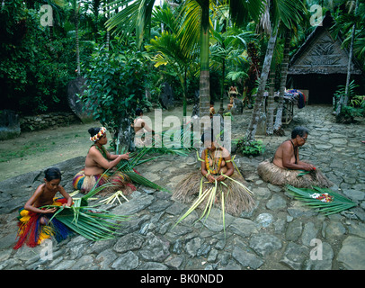 La fille de Yap Yap à jupe d'herbe jour Festival, l'île de Yap (États  fédérés de Micronésie Photo Stock - Alamy