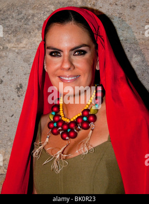 Guadalajara, Mexique, Takasami Fashion Show. Belle femme modèle hispanique smiling for camera, État de Jalisco Banque D'Images