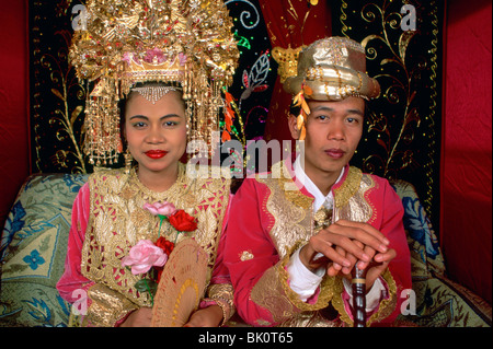 Couple le jour de leur mariage, de l'Indonésie. Banque D'Images