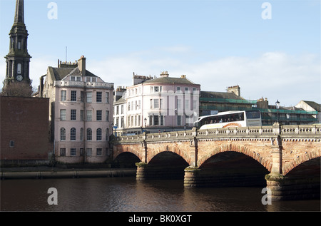 La rivière Ayr à Ayr situé dans le Firth of Clyde dans le sud-ouest de l'Ecosse et c'est la plus grande colonie en Ayrshire Banque D'Images