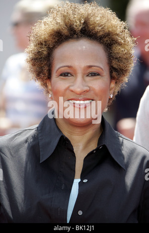 WANDA SYKES par-dessus la haie. PREMIERE WESTWOOD LOS ANGELES USA 30 avril 2006 Banque D'Images