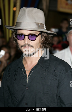 JOHNNY DEPP PIRATES DES CARAÏBES : LE MANS POITRINE PREMIÈRE MONDIALE DISNEYLAND LOS ANGELES USA 24 Juin 2006 Banque D'Images