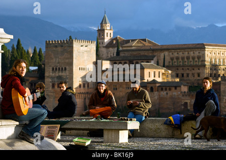 Grenade, le Mirador San Nicolas, vue sur l'Alhambra Banque D'Images