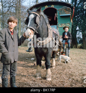 Les Tsiganes avec leur roulotte itinérante, Charlwood, zone Newdigate, Surrey, 1964 Banque D'Images