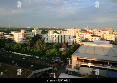 Vue sur Rajdamri à Prathumthani près de Bangkok, en Thaïlande. Banque D'Images