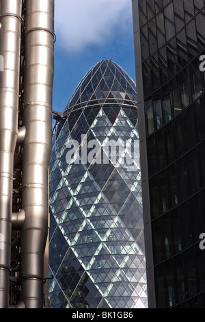 Le GHERKIN, 30 St Mary Axe, VILLE DE LONDON UK Banque D'Images