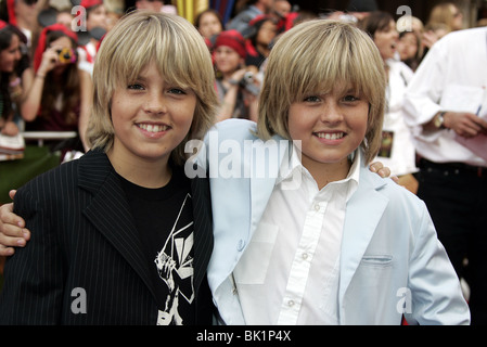 COLE SPROUSE DYLAN SPROUSE & PIRATES DES CARAÏBES : LE MANS POITRINE PREMIÈRE MONDIALE DISNEYLAND LOS ANGELES USA 24 Juin 2006 Banque D'Images