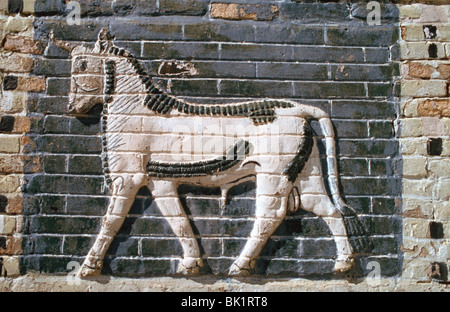 Bull, briques vernissées, porte d'Ishtar, Babylone, l'Iraq. Banque D'Images