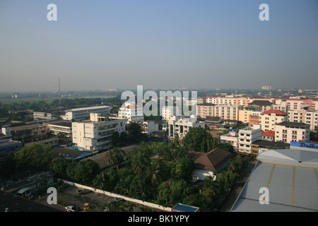 Vue sur Rajdamri à Prathumthani près de Bangkok, en Thaïlande. Banque D'Images