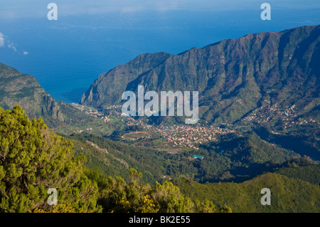 Vue sur la côte nord autour de Sao Vincente, Madeira, Portugal, Union européenne, Europe Banque D'Images