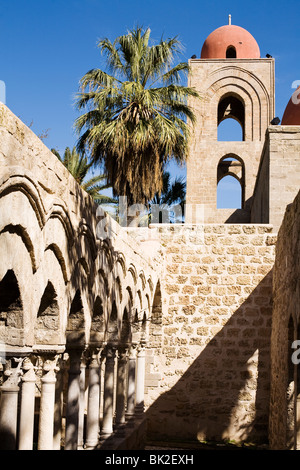 San Giovanni degli Eremiti, une église entourée d'un jardin luxuriant Banque D'Images